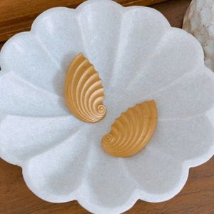 Vintage Retro Boho Gold Shell Clip on Earrings